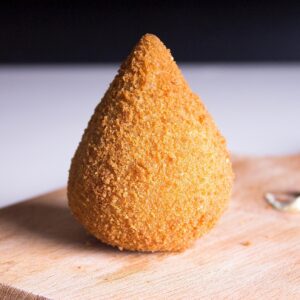 Coxinhas de Pollo de 100 g, presentados en empaque de 1 Kg